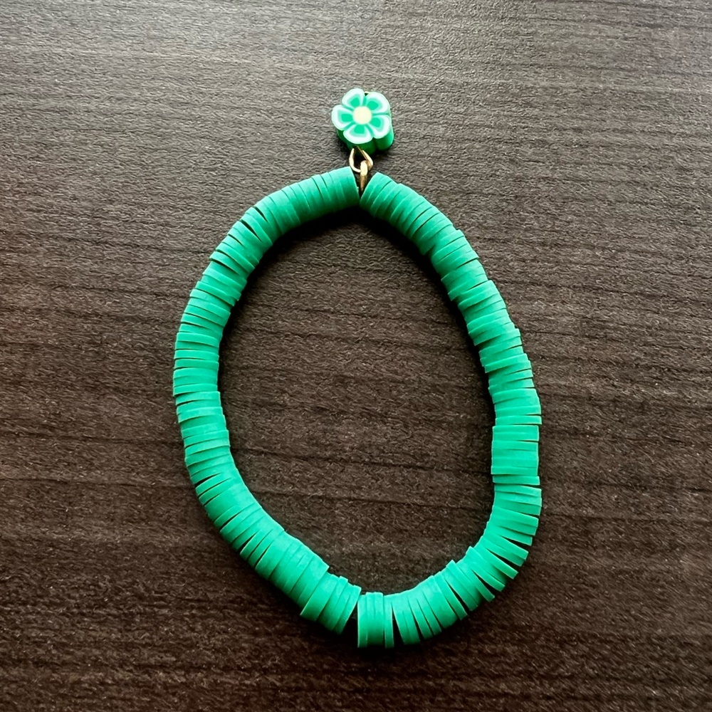 Green flower clay beaded bracelet